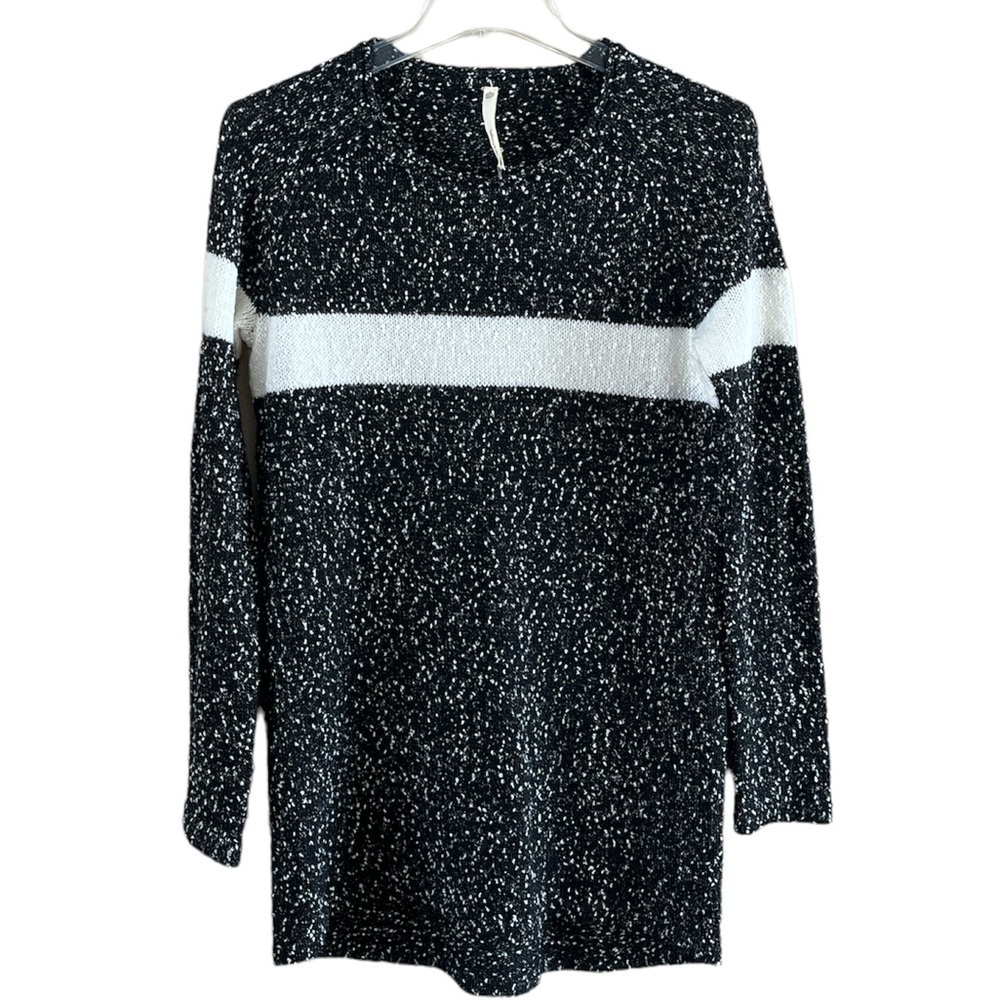 Teaberry & Weave black and white sweater with a center white stripe size small